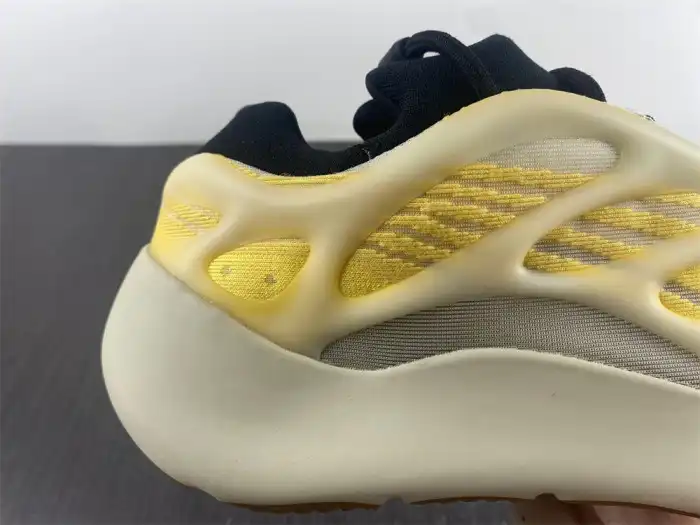 Adidas Yeezy 700 V3 Mono Safflower HP5425 0204