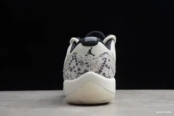Low Jordan Snake Bone Light SE Air 11 CD6846-002 0317
